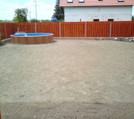 Před položením travního koberce