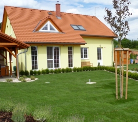 02-polozeny_travni_koberec